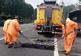 高性能坑槽修补车